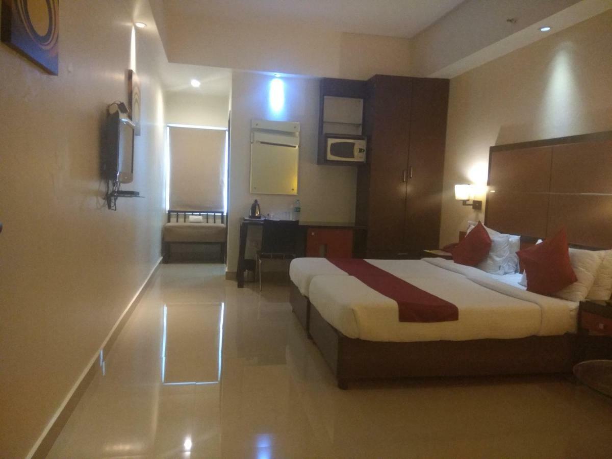Hotel Kens Hyderabad Eksteriør bilde